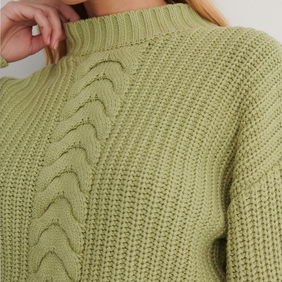 Green Sweater - Picture 5 of 8